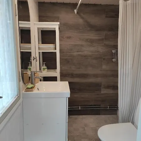 Horská chata Old Finnish Lakeside With Sauna *