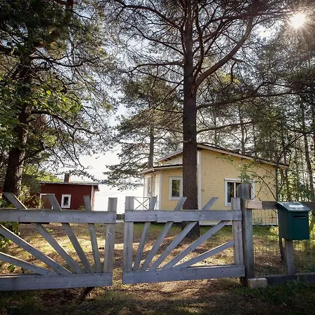 샬레 Old Finnish Lakeside With Sauna 오울루
